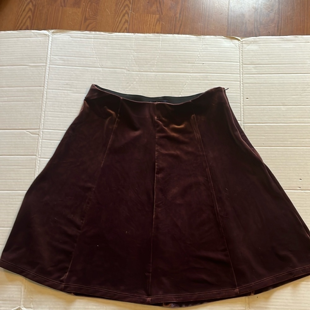 Gap-S-purple-velvet-(vamp red)-knee length, elastic waist, zip side skirt.